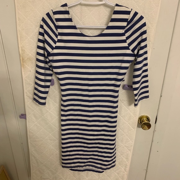 Billabong dress with cross/open back - Picture 1 of 3